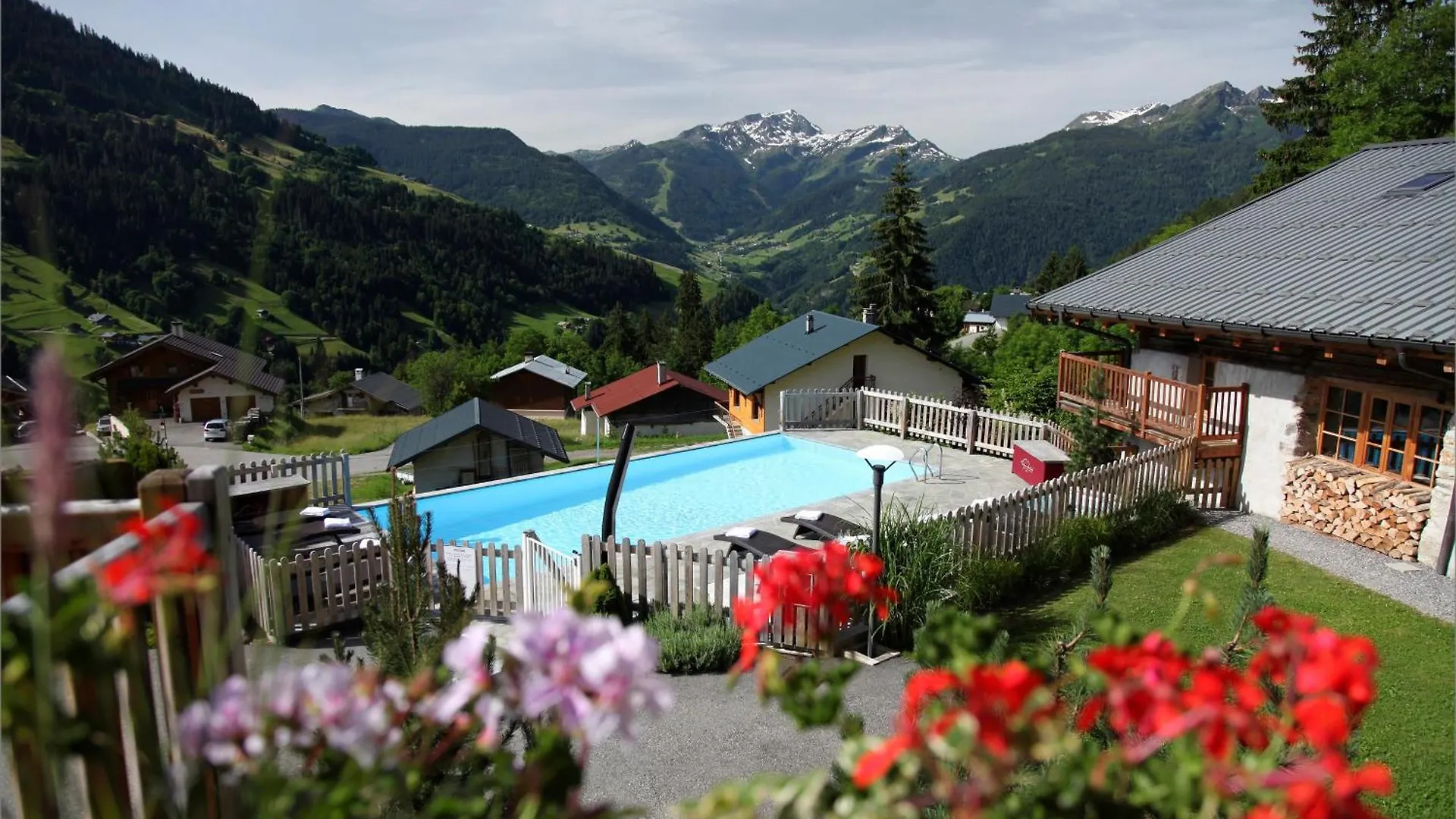 ****  Hotel La Ferme Du Chozal, Chalet De Tradition Hauteluce France